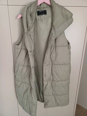 Sinsay sleeveless vest like new, veraman color