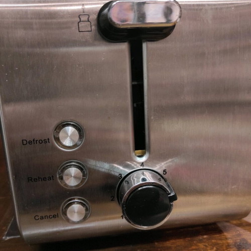 Mics toaster used with 850W power and defrost functions
