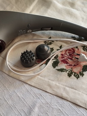 Beurer MG 45 Massage Device like new with heat and replacement heads