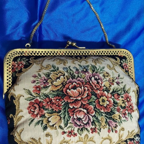 Handbag like new, embroidered vintage 1950s style