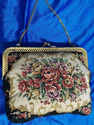 Handbag like new, embroidered vintage 1950s style