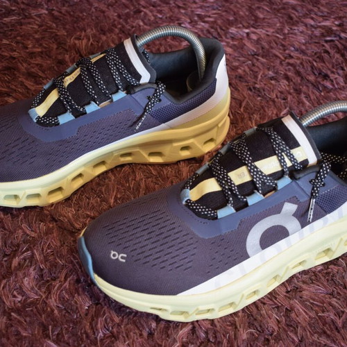 On Cloudmonster sports shoes used, size 44, blue