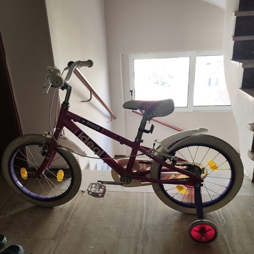 Children's Bicycle like new, 16" wheels, city type