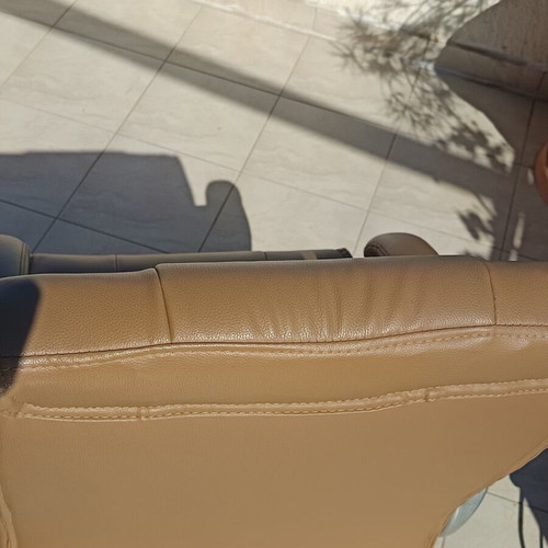 Leather office chair used in excellent condition