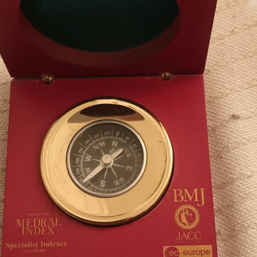 Square compass made of rosewood (370)