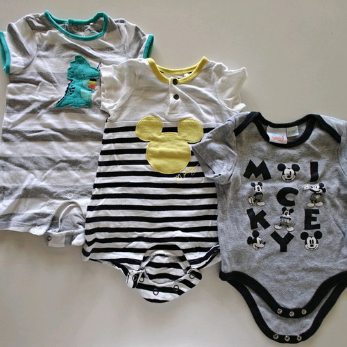 Short-sleeve bodysuits used, pack of 3 for 3-month baby