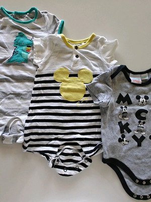 Short-sleeve bodysuits used, pack of 3 for 3-month baby