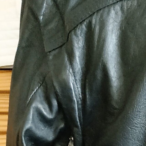Leather jacket unisex like new, black with detachable sleeves