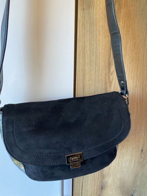 Axel Black Crossbody Bag like new with suede-effect flap and snake-print sides