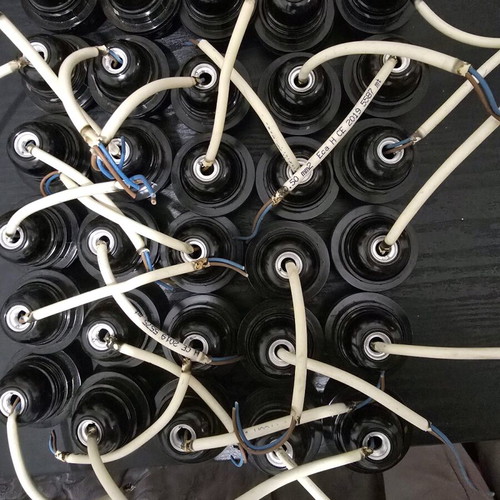 Black E27 lamp holders used, pack of 30 with cables