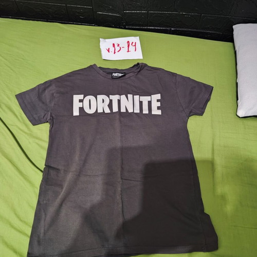Fortnite t-shirt like new, ages 12 to 14