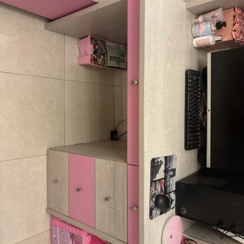 Desk and bookshelf set