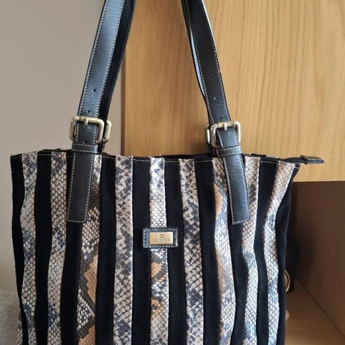 Hunter leather shoulder bag like new, black with multicolor snake print