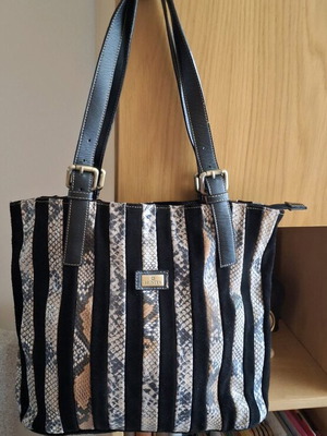 Τσάντα ώμου Hunter δερμάτινη σαν καινούργια, μαύρη με πολύχρωμο φίδι