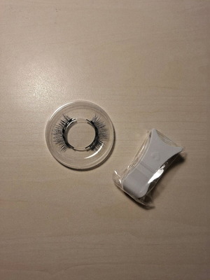 Magnetic lashes brand new with applicator