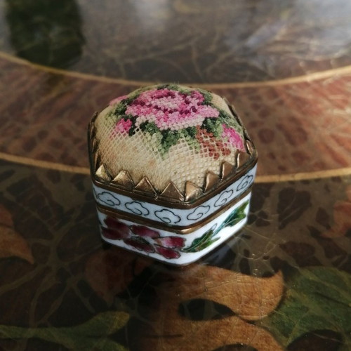 Cloisonne Chinese Art Decorations used, set of 24 pieces