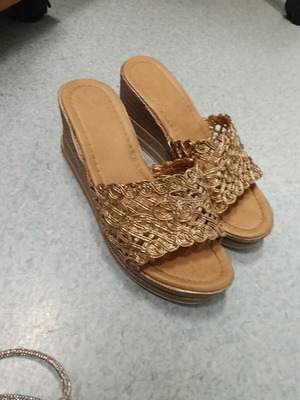 Platform sandals with gold woven details, size 38