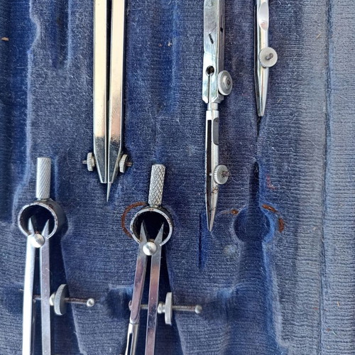 English compass set used with missing parts