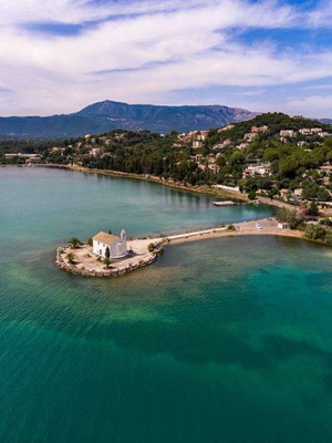 Μικρή μονοκατοικία 55 τ.μ. με 2 υπνοδωμάτια και θέα στη θάλασσα στη Μαρίνα Γουβιών