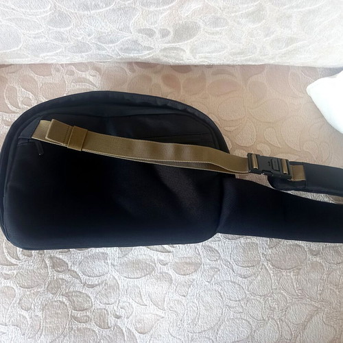 XD Design crossbody shoulder bag black like new