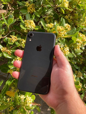 iPhone XR 64GB μαύρο μεταχειρισμένο, σπασμένη οθόνη, μπαταρία 74%