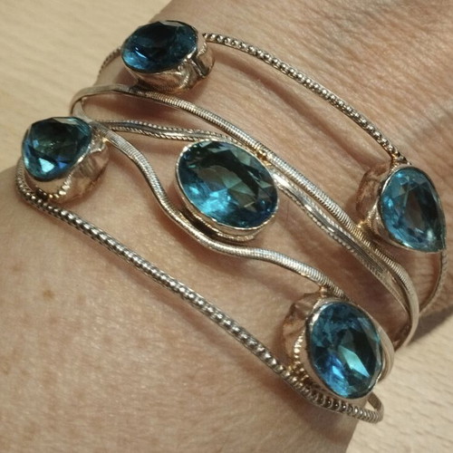 Handmade adjustable bracelet with turquoise stones, like new