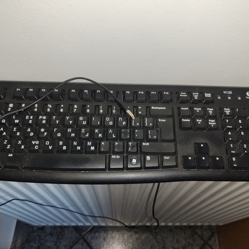 Complete computer system used with AMD Ryzen 3 2200G and LG monitor