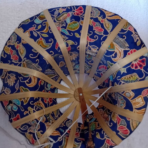 Vintage fan hat like new, Indonesian style bamboo multicolor