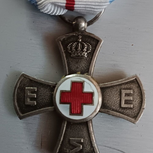 Red Cross Medal like new