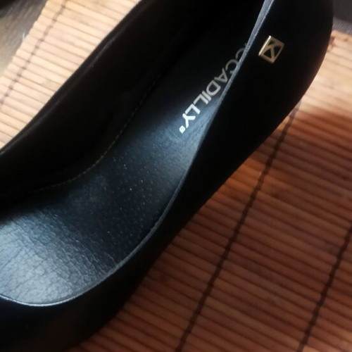 Piccadilly pumps size 39 like new, black, comfortable