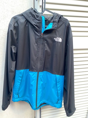 Μπουφάν The North Face ελαφρύ μέγεθος M σαν καινούργιο, δίχρωμο μαύρο και μπλε