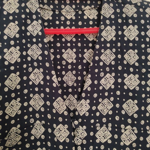 Women's shirt large like new, fabric buttons, shoulder pads