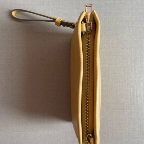 Accesorize yellow crossbody bag like new