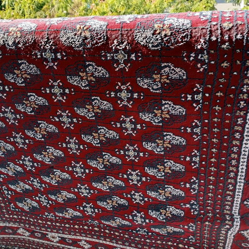 Wool rug like new, size 1.37x2.25 m, red color