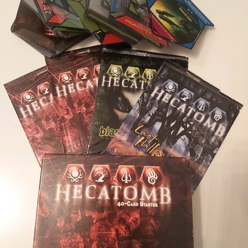 Hecatomb TCG horror game like new, 200-card collection