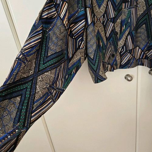 Namaste shirt thin cropped like new, one size multicolor