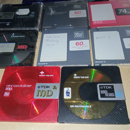 Mini Discs pack of 10, 2 new, 2 with cases, 6 without cases