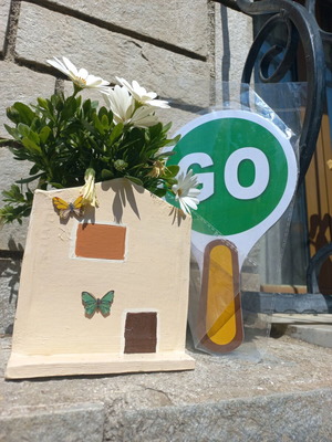Manual stop-go sign new, plastic, lightweight