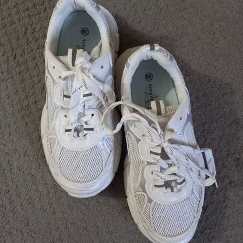Sneakers women's size 36 like new, white and silver