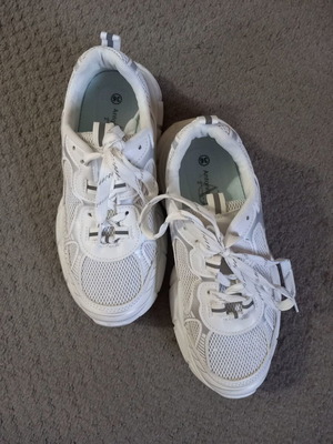 Sneakers women's size 36 like new, white and silver