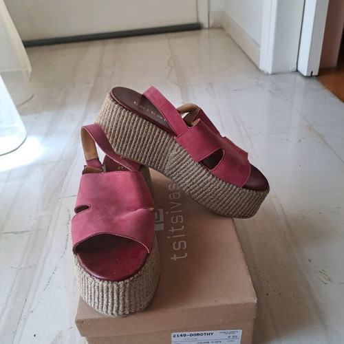 Tsitsivas pink leather platform sandals like new