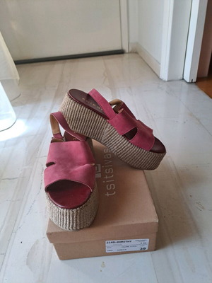 Tsitsivas pink leather platform sandals like new