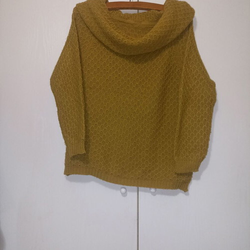 Knitted sweater used L ochre with rich collar