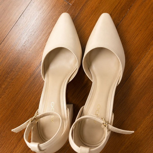 Aldo leather nude pumps with ankle strap size 35 like new