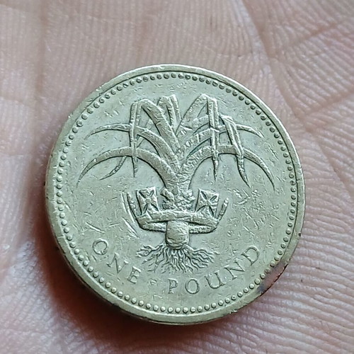One Pound coin used from United Kingdom 1985 nickel-brass