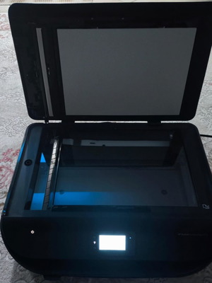 HP DeskJet Ink Advantage 5275 printer like new with wireless and Bluetooth