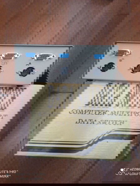 DATA SWITCH VGA / KEYBOARD