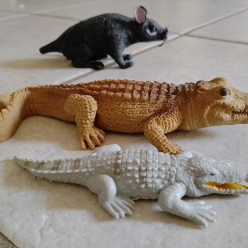 Rubber toy set used, 3 pieces (2 crocodiles and 1 rat)