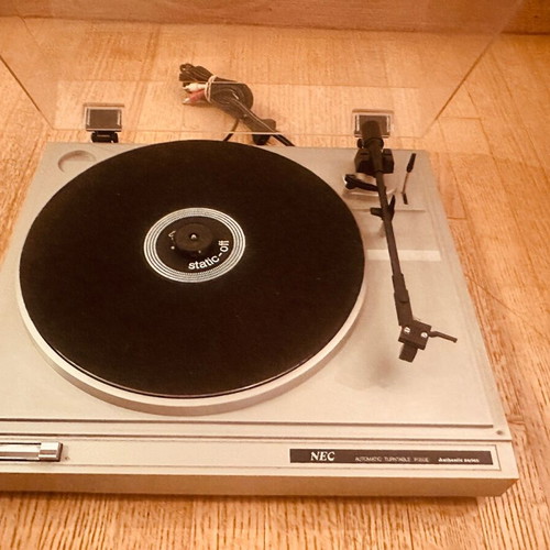 NEC sound system amplifier and turntable like new