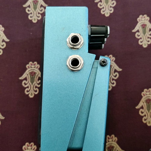 Boss Chorus CE-3 pedal used stereo chorus effect